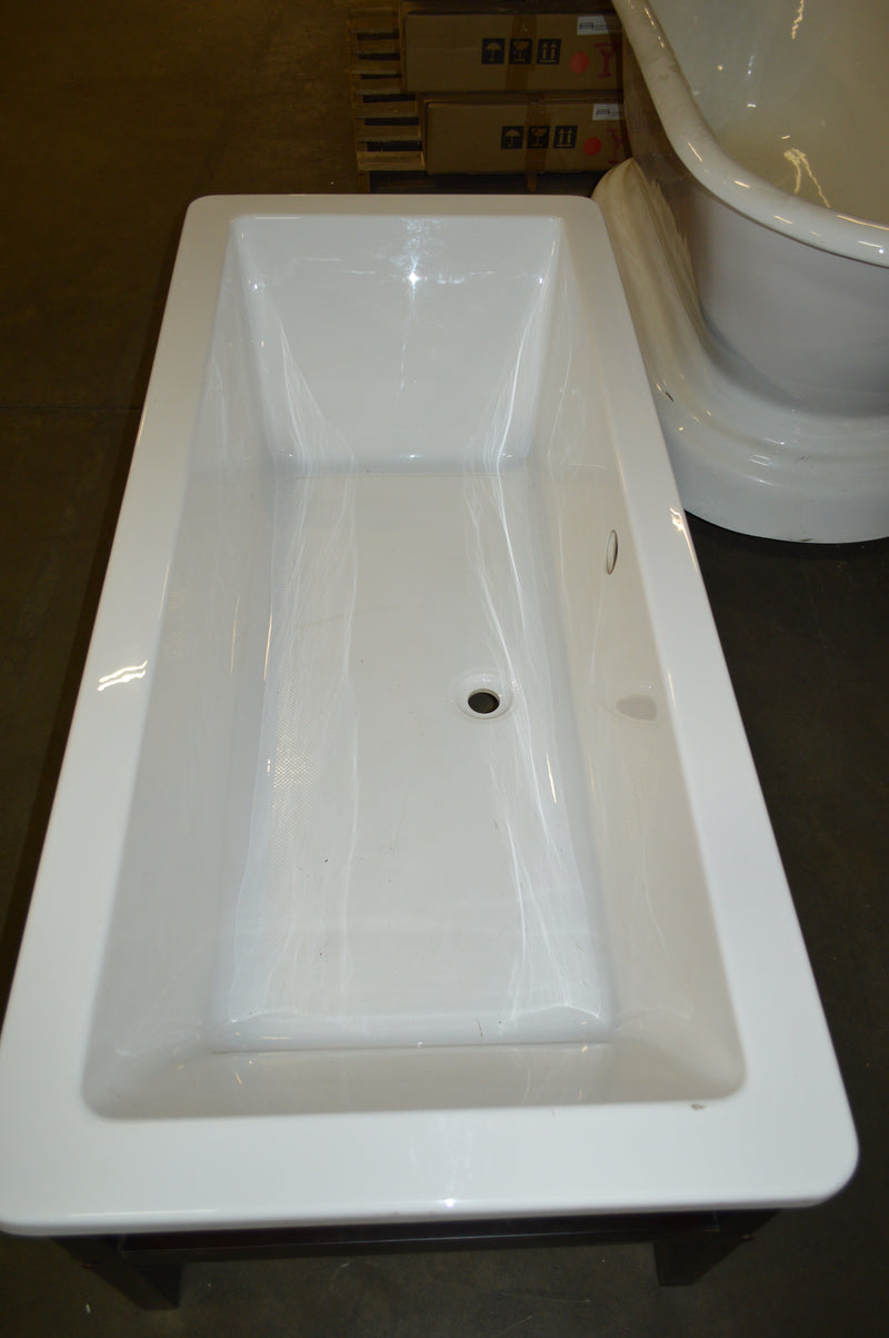 LUXURY FREE STANDING TUB