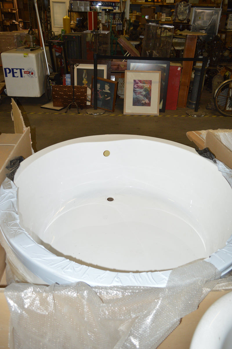 ROUND FREE STANDING SOAKING TUB