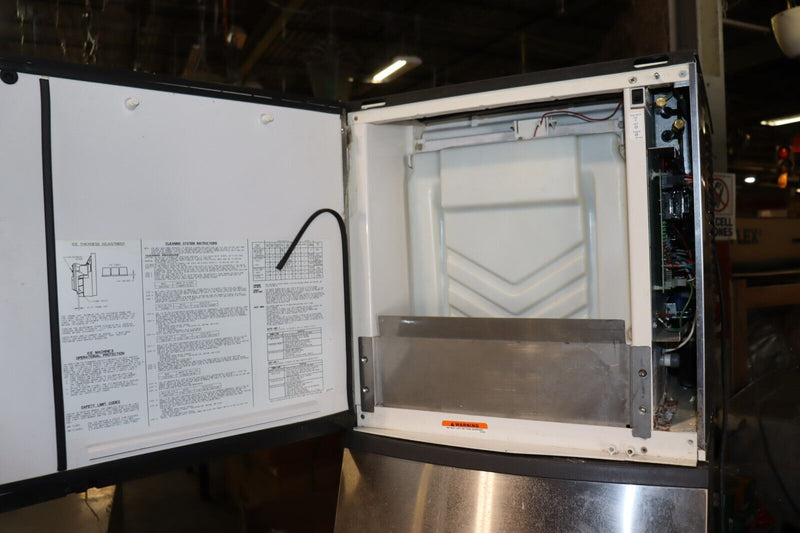 Used Manitowoc 22" Ice Machine & Dispenser with 120 Lbs. Ice Storage Capacity - Air Cooled