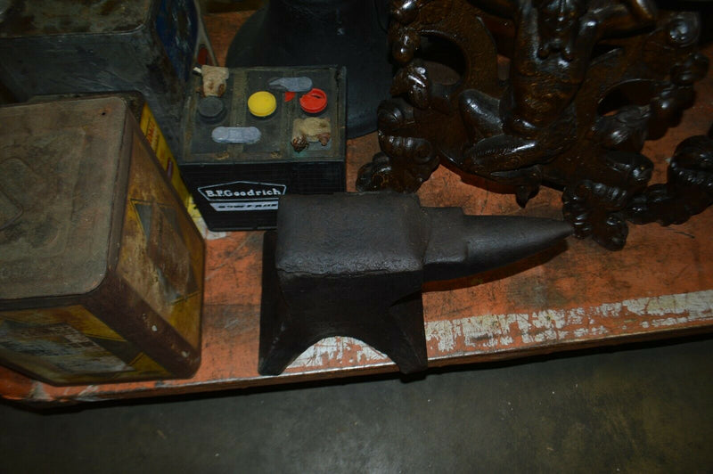 QUEENS DUDLEY vintage Cast Iron Anvil